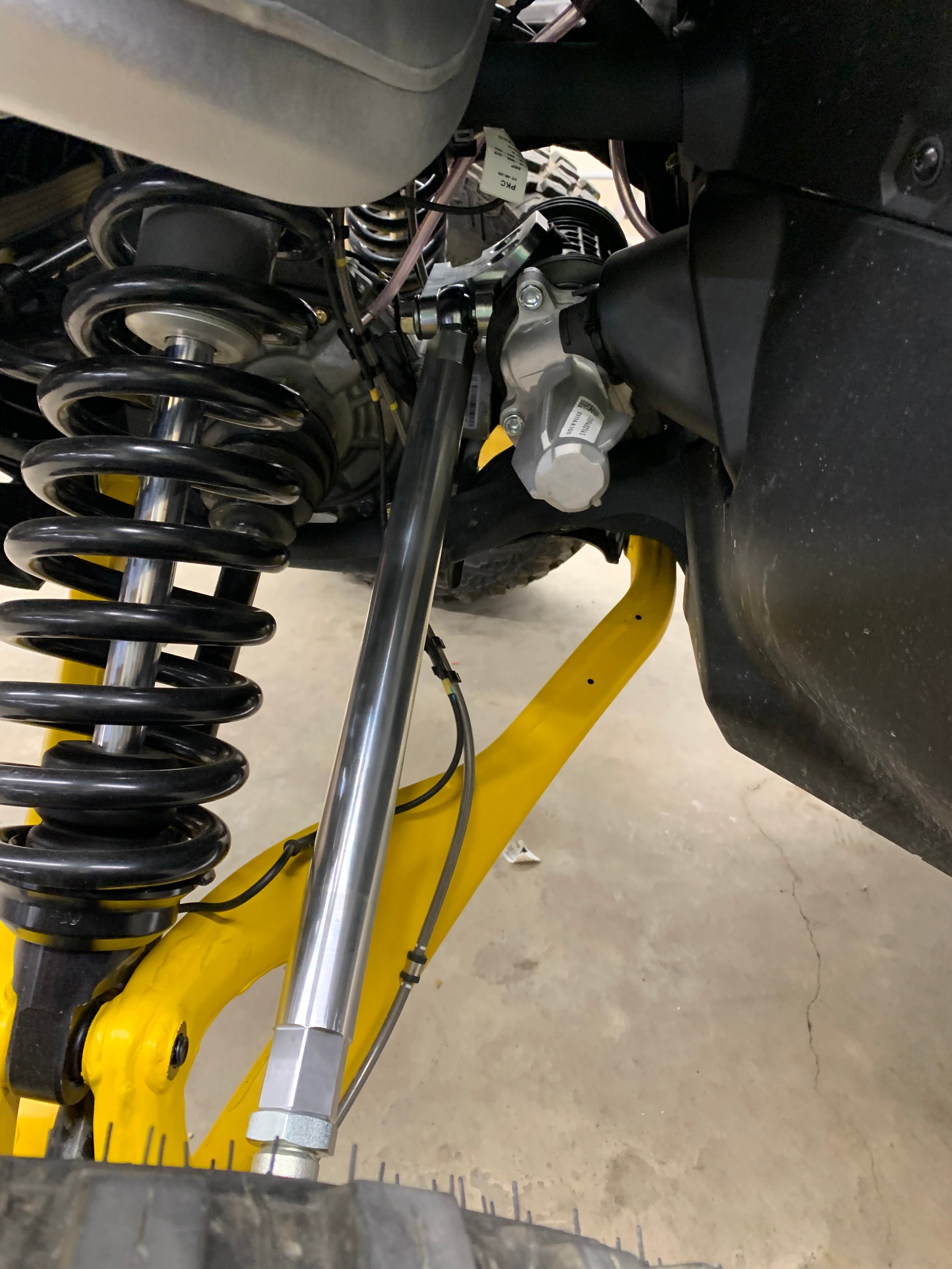 Steering Flag- Can-Am Maverick R– Hess Motorsports